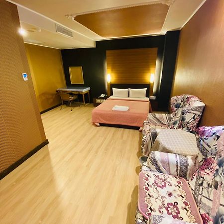 Hotel Lee-Chan Taipei Bagian luar foto