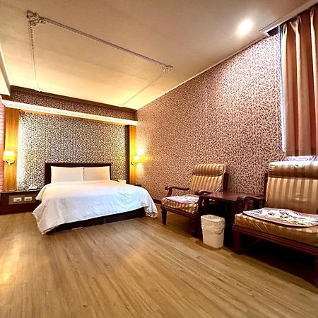 Hotel Lee-Chan Taipei Bagian luar foto