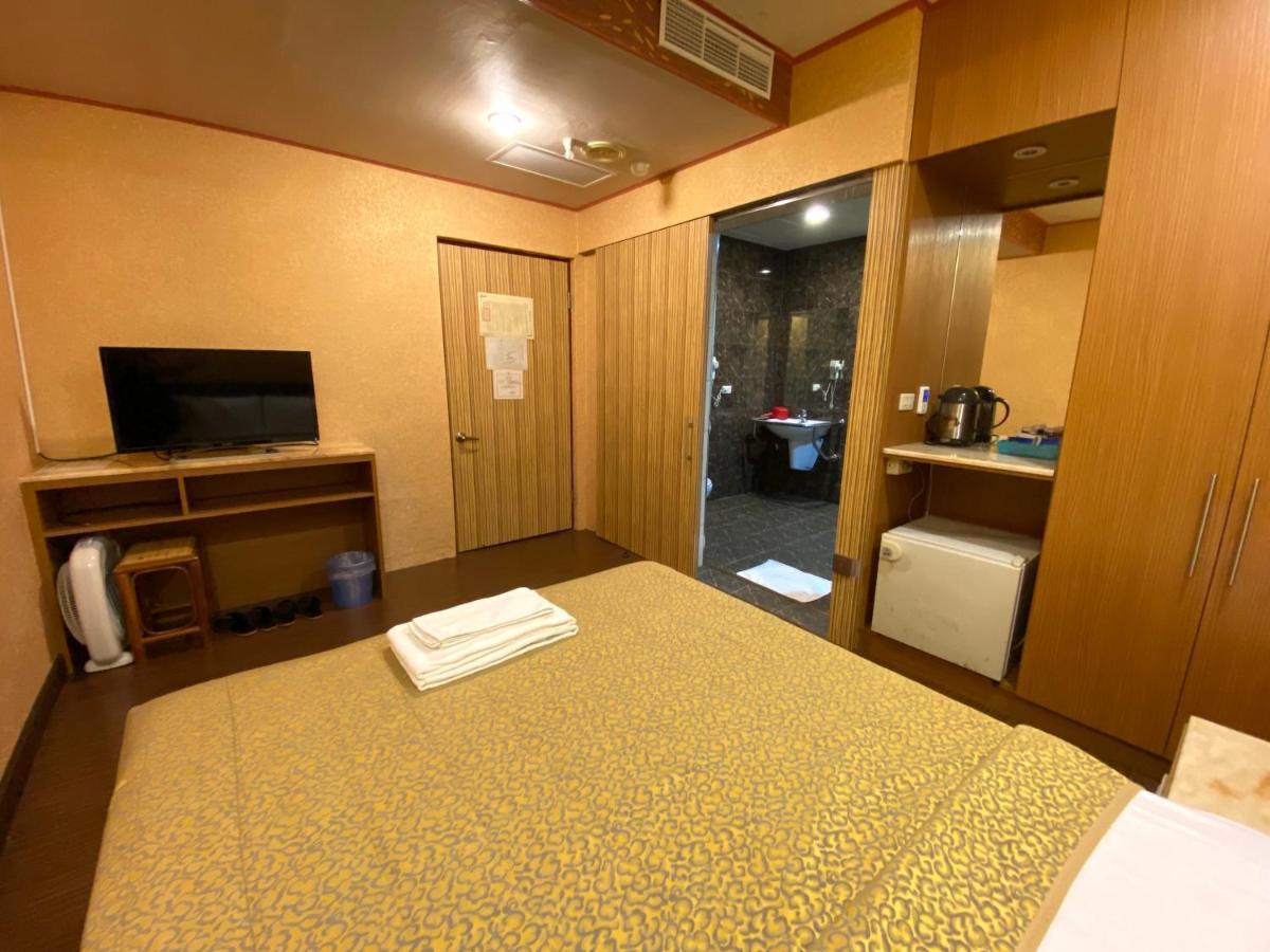 Hotel Lee-Chan Taipei Bagian luar foto