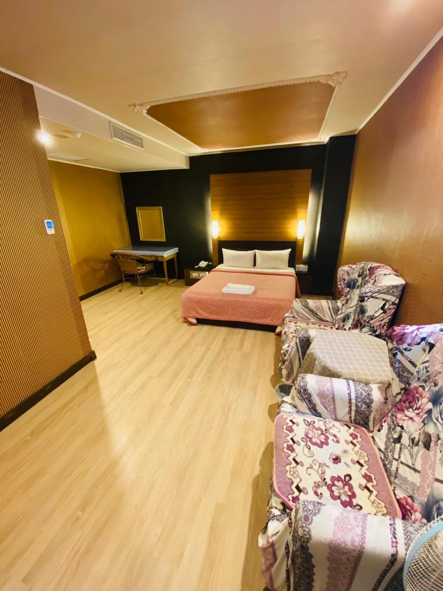 Hotel Lee-Chan Taipei Bagian luar foto