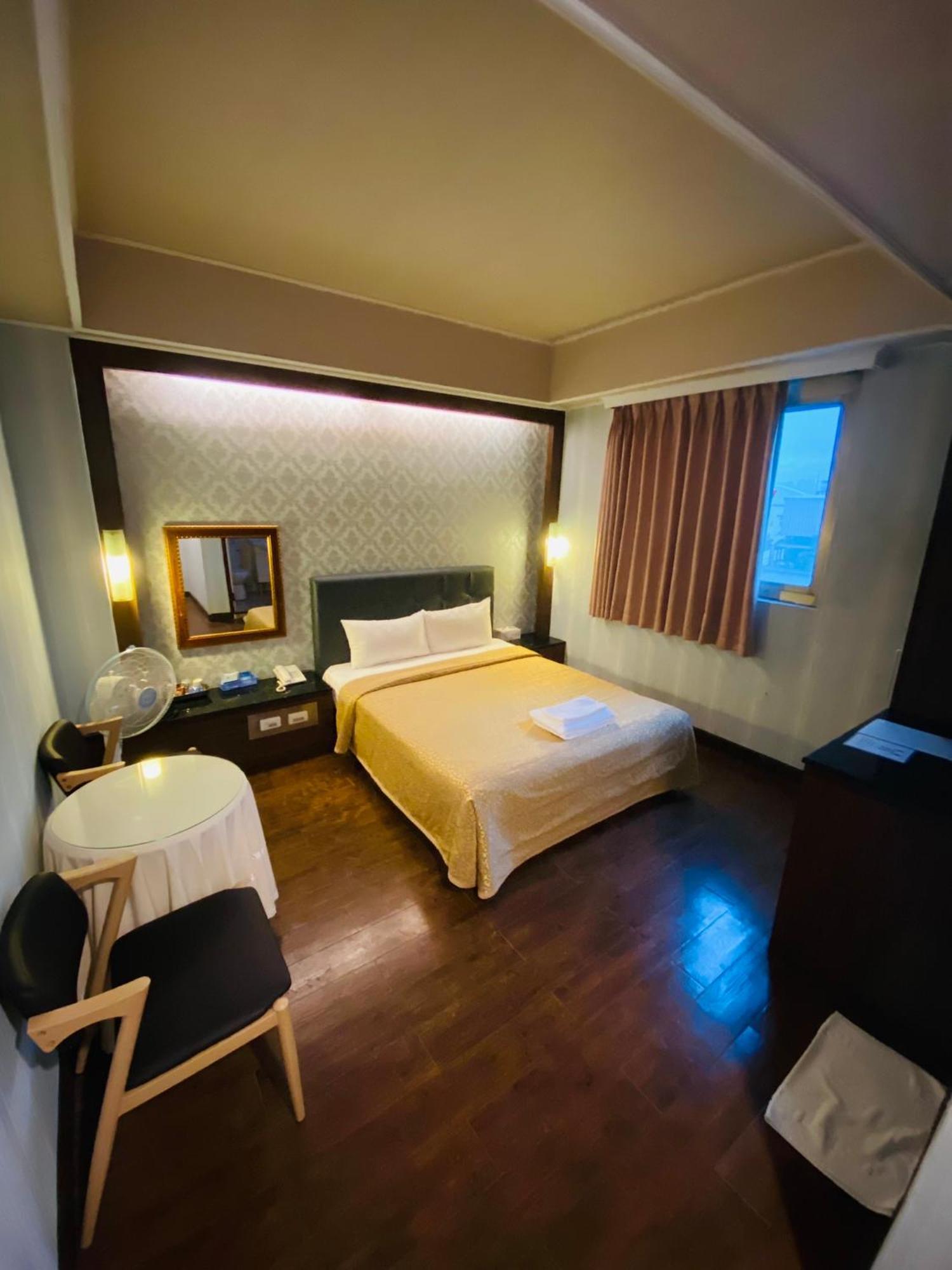 Hotel Lee-Chan Taipei Bagian luar foto