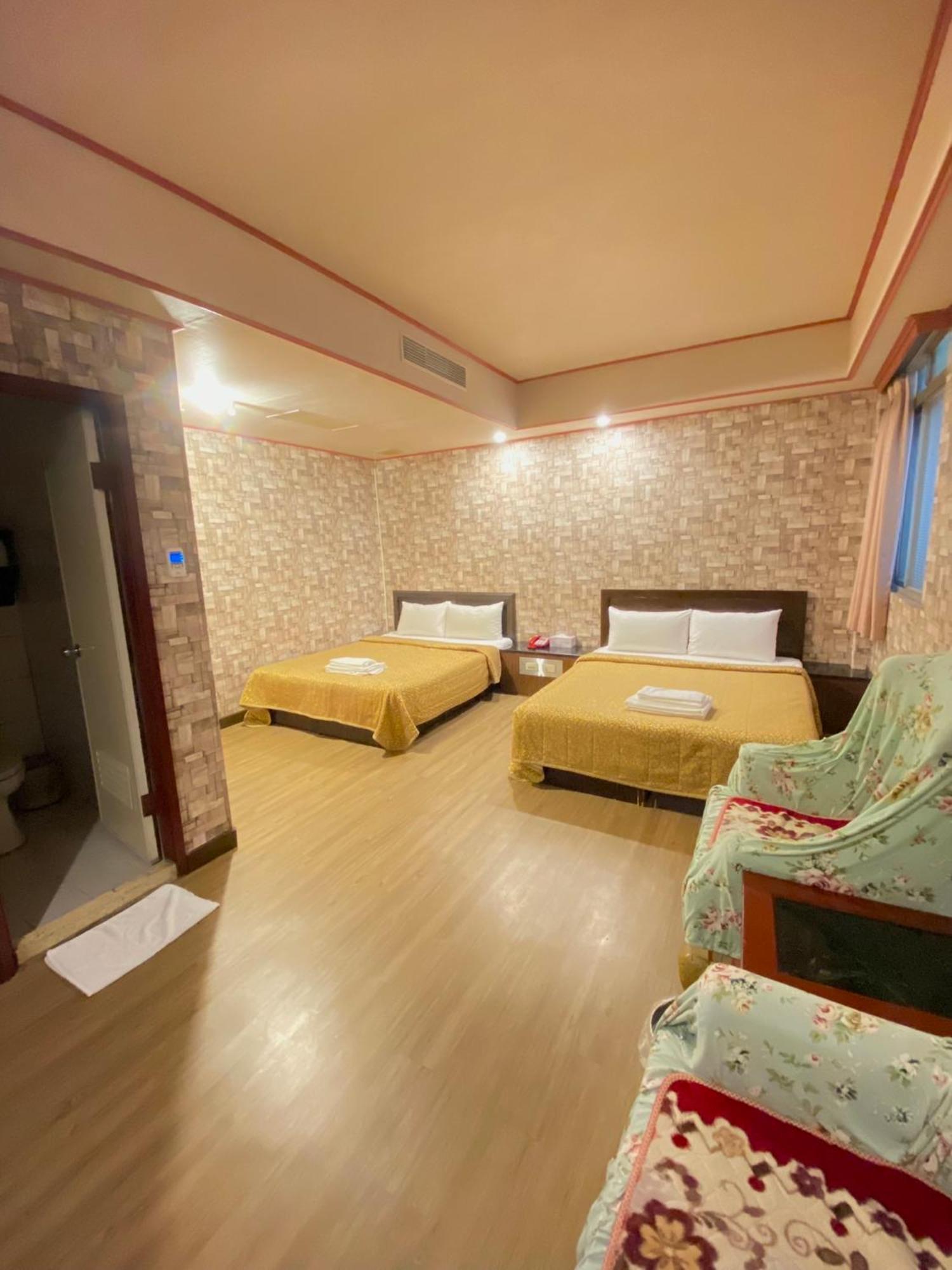 Hotel Lee-Chan Taipei Bagian luar foto