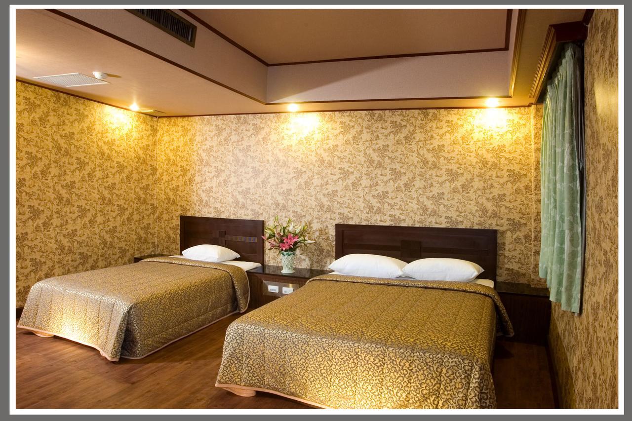 Hotel Lee-Chan Taipei Bagian luar foto