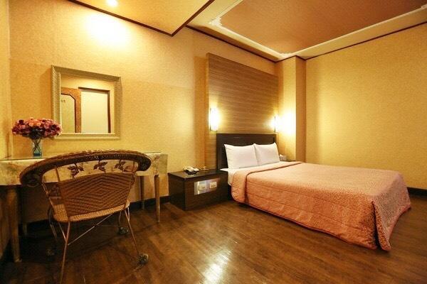 Hotel Lee-Chan Taipei Bagian luar foto