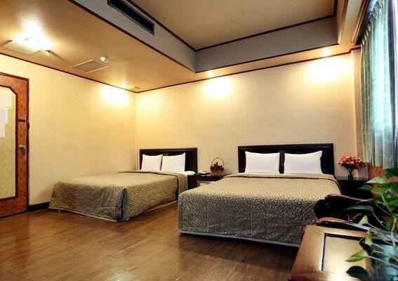 Hotel Lee-Chan Taipei Bagian luar foto